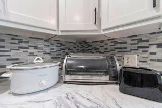 Modern 2BR • Pets OK • Sleeps 8 - Carrollton - 4