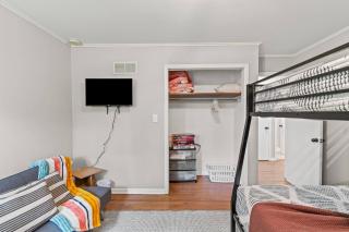 Modern 2BR • Pets OK • Sleeps 8 - Carrollton - 1