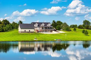 Pond Access and Fishing Cedar Lodge in Versailles - - 9