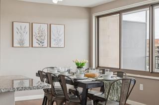 Boutique Suite-Sleeps 7-Free Parking-Balcony Views - 4