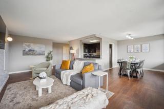 Boutique Suite-Sleeps 7-Free Parking-Balcony Views - 3