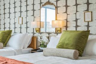 Boutique Suite-Sleeps 7-Free Parking-Balcony Views - 0