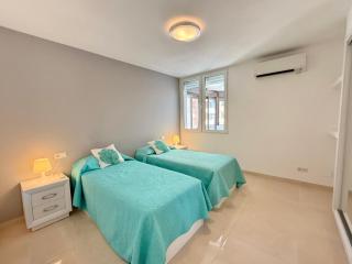 Las Palmeras BeachFront and Pool Cozy Apartment - 3