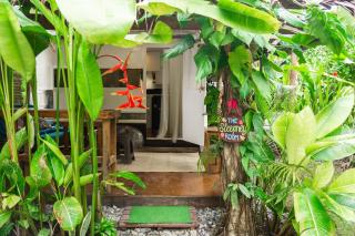 The Sleepney Room - Unique Converted Jeepney House - 3