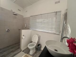 Mutare Manor - 2304 - 6