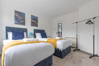 OPK STAYS - Stylish 2 bed Coventry train Station Apt, City Centre, Sleeps 4, FREE Parking, Free Netflix - 1