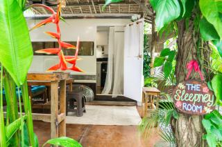 The Sleepney Room - Unique Converted Jeepney House - 4