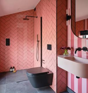 Thames Mansion - Water View - 1