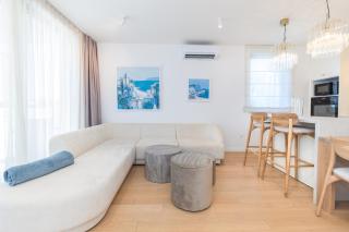 Urban Art Retreat by Belmont Realty - 1