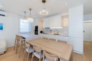 Urban Art Retreat by Belmont Realty - 9