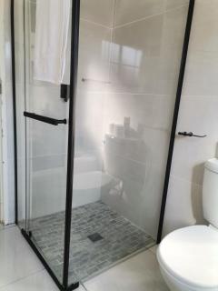 The Reeds Private Garden House - 4