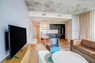 Luxury Oasis - Stunning Condo Unbeatable Location - 8