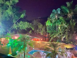 Chalé 400m Praia e Cachoeiras com Piscina Quente e Wifi - 0