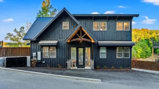 Bearfoot Bungalow - Lakefront Paradise - 0