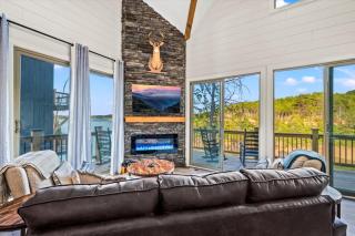Bearfoot Bungalow - Lakefront Paradise - 3