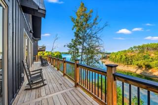 Bearfoot Bungalow - Lakefront Paradise - 6