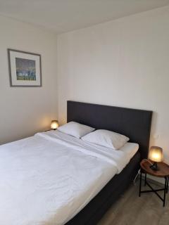 Sunny, quiet, and central apartment - 7