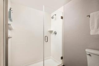 Courtyard Cleveland Beachwood - 2