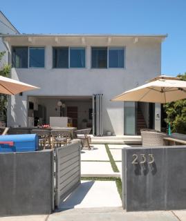 Your Coastal Getaway in Manhattan Beach Awaits - 3