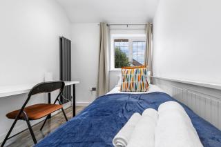Modern Spacious 5 BR I 3 baths house in Wembley with Free Parking - 3