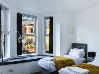 Comfy Contractor and Holiday Studio - Sleeps 2 - 1