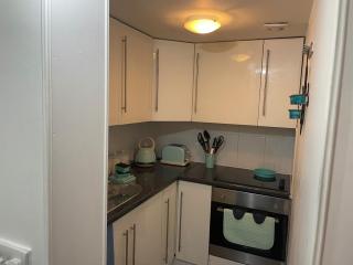 Quirky Cottage Central Bathgate - 2