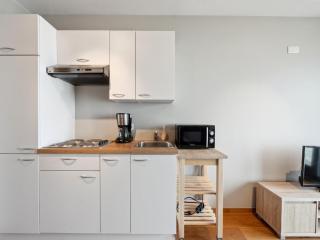 Cosy studio with sea and beach views - 8