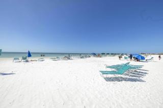 The Village Breeze, 2 Units - 4 BR, 4 Baths, Pool Walk to Beach and Siesta Key Village - 3