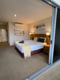 Luxe Resort Units Urangan Esp Hervey Bay Marina Ocean Views Pool - Urangan - 4