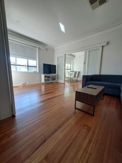 Fantastic Three Bedroom Home Close to City and Airport - 9