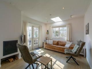 Bungalow in Sint Maartenszee near the beach - 9