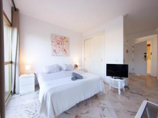 Studio in Marbella with Beachfront Pool - 7