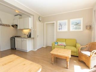 Cozy Texel Retreat with Garden - 3