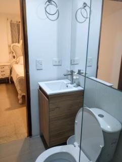Habitación con cama queen y baño privado cerca del parque - La Ceja - 4
