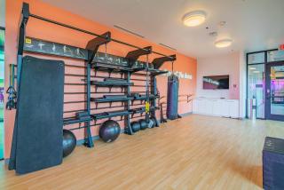 DT Highrise Studio APT Parking Pool Gym - Phoenix - 3