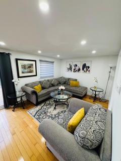 Barrie Family Getaway 3BR - 0