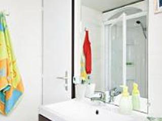 Mobil-home confortable avec terrasse à Royan - API-1-52-230 - 7