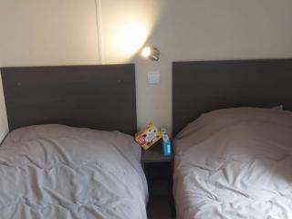 Mobil-home spacieux avec terrasse pour 6 personnes à Saint-Maime - API-1-52-487 - Saint-Maime - 8