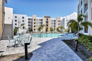 Luxury Condo on Sarasota Bay - Minutes for Downtown, Airport, Siesta and Lido Beach - 3
