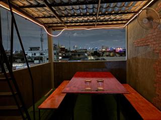 Nomad Yard Hostel - 4