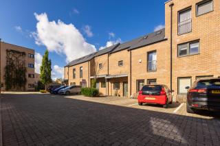 Gorgeous central 3 bed house free parking & garden - 1