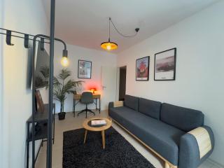 Stylish Mini Loft for 4 - Free Public Parking - 1