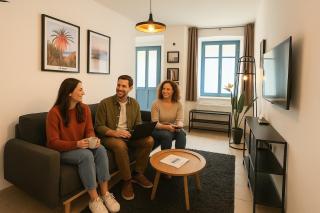 Stylish Mini Loft for 4 - Free Public Parking - 8