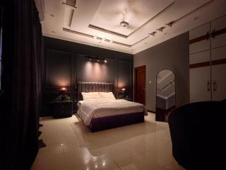 2BR Luxury Event Villa, Mehndis & Family Stays - Rawalpindi - 4