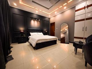 2BR Luxury Event Villa, Mehndis & Family Stays - 9