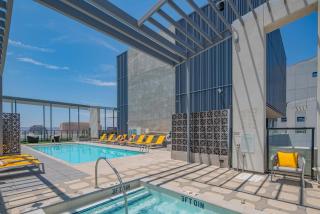 DT High-Rise Studio Parking Included Pool Gym - Phoenix - 2