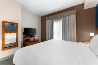 Comfort Inn & Suites Akron South - Akron - 1