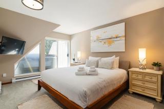 LAGOONS 20 Village location Rare 5BDR Condo With Private Hot Tub - Whistler - 5