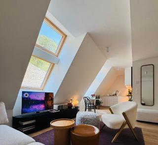 Brand New Chic & Luxurious LOFT by Castle FREE PARKING - Bratislava - 0