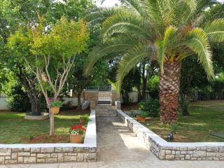 Villa Rosa with yard and children's playground - 6